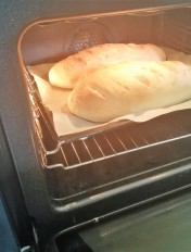Gut schaut's aus, unser erstes selbstgebackenes Brot