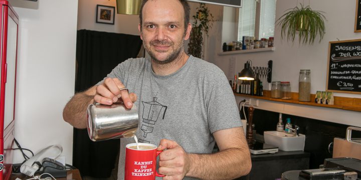 Kaffeehausbesitzer Rudi Klein setzt auf Zusammenarbeit im Grätzel