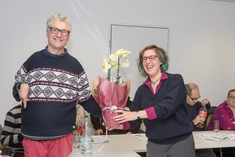 Natalia Postek vom Fonds Soziales Wien gratuliert Andreas Marek