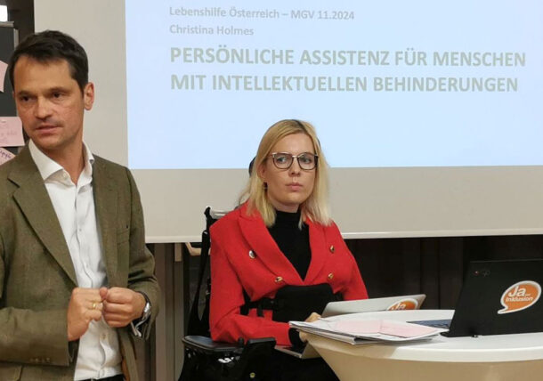 Christina Holmes stellt das Konzeptpapier der LH Öst. vor (li: Philippe Narval)