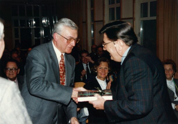 1994: Dr. Walter Eigner, GF, dankt Dr. Prinz für 7 Jahre Präsidentschaft