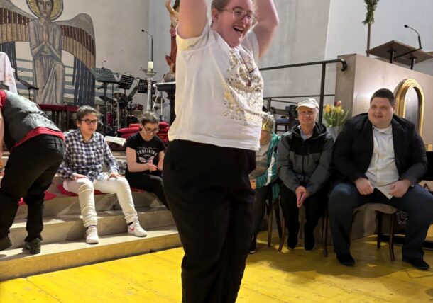 Foto von der Aufführung Theater im Prater der Tagesstruktur der Lebenshilfe Wien in der Rueppgasse
