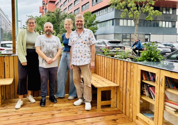 Das Foto zeigt ein Team aus unserer Tagesstruktur im 20. Bezirk in der neuen Grätzloase; Foto: Marie Piskur, meinBezirk