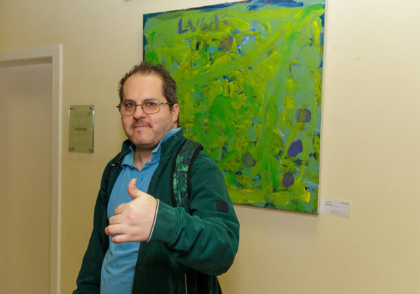 Impressionen der Ausstellungseröffnung der Lebenshilfe Wien im Simmeringer Amtshaus mit Kunstschaffenden, Bezirksvorstehung und ganz viel Freude und Begeisterung