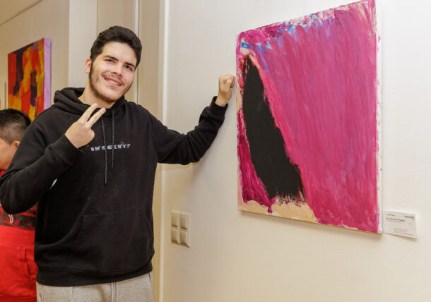 Impressionen der Ausstellungseröffnung der Lebenshilfe Wien im Simmeringer Amtshaus mit Kunstschaffenden, Bezirksvorstehung und ganz viel Freude und Begeisterung